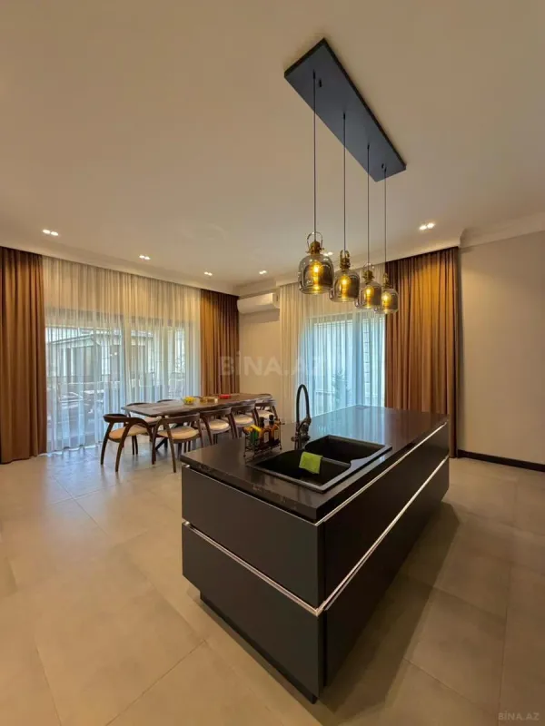 Satılır 5 otaqlı həyət evi 300 m²