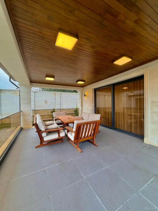 Satılır 5 otaqlı həyət evi 300 m²