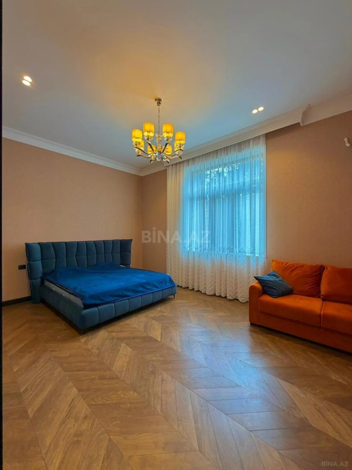 Satılır 5 otaqlı həyət evi 300 m²