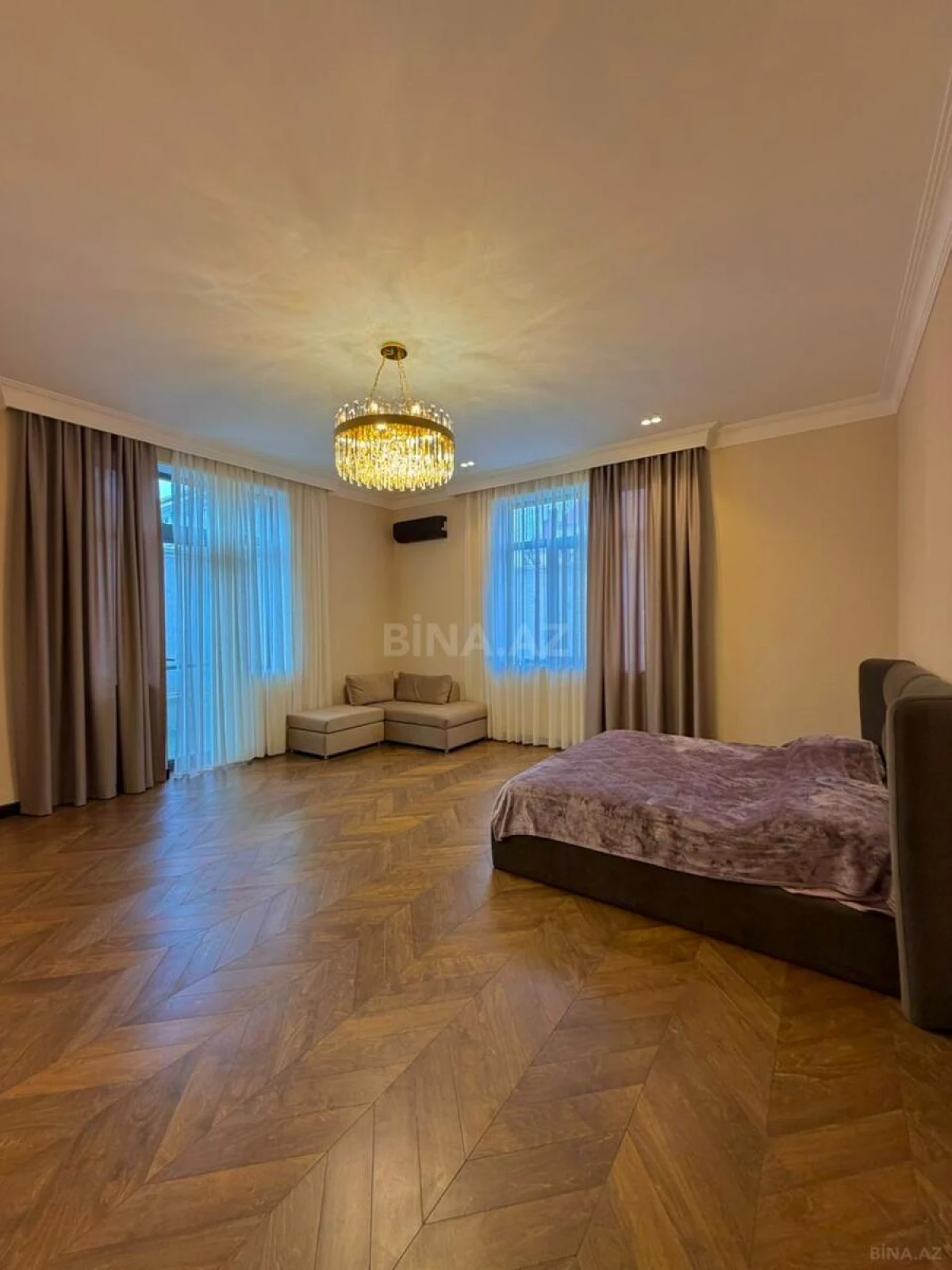 Satılır 5 otaqlı həyət evi 300 m²