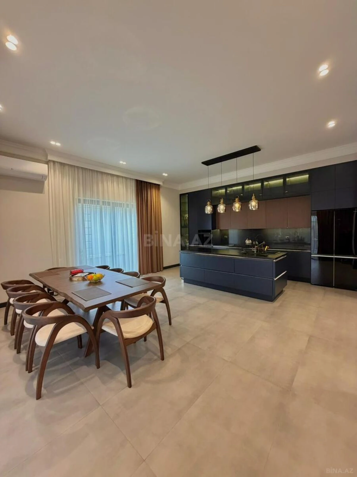 Satılır 5 otaqlı həyət evi 300 m²