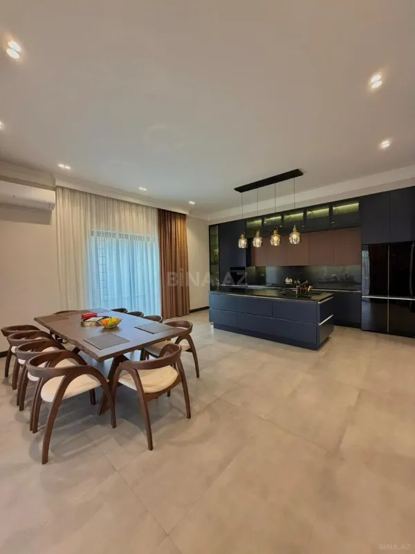 Satılır 5 otaqlı həyət evi 300 m²