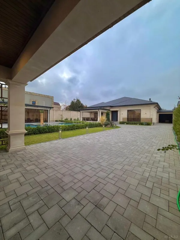 Satılır 5 otaqlı həyət evi 300 m²