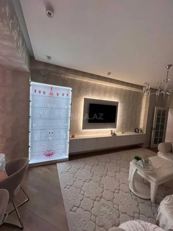 Satılır 3 otaqlı mənzil 107 m²