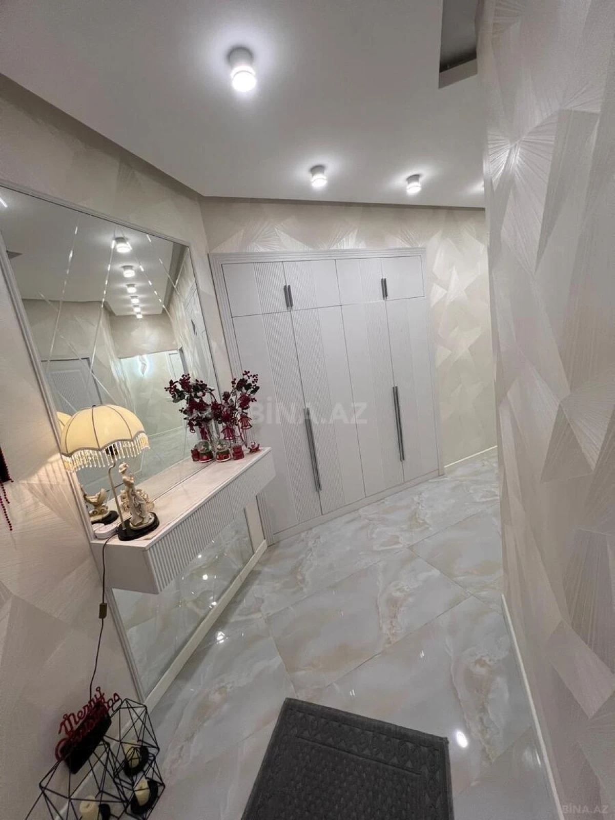 Satılır 3 otaqlı mənzil 107 m²