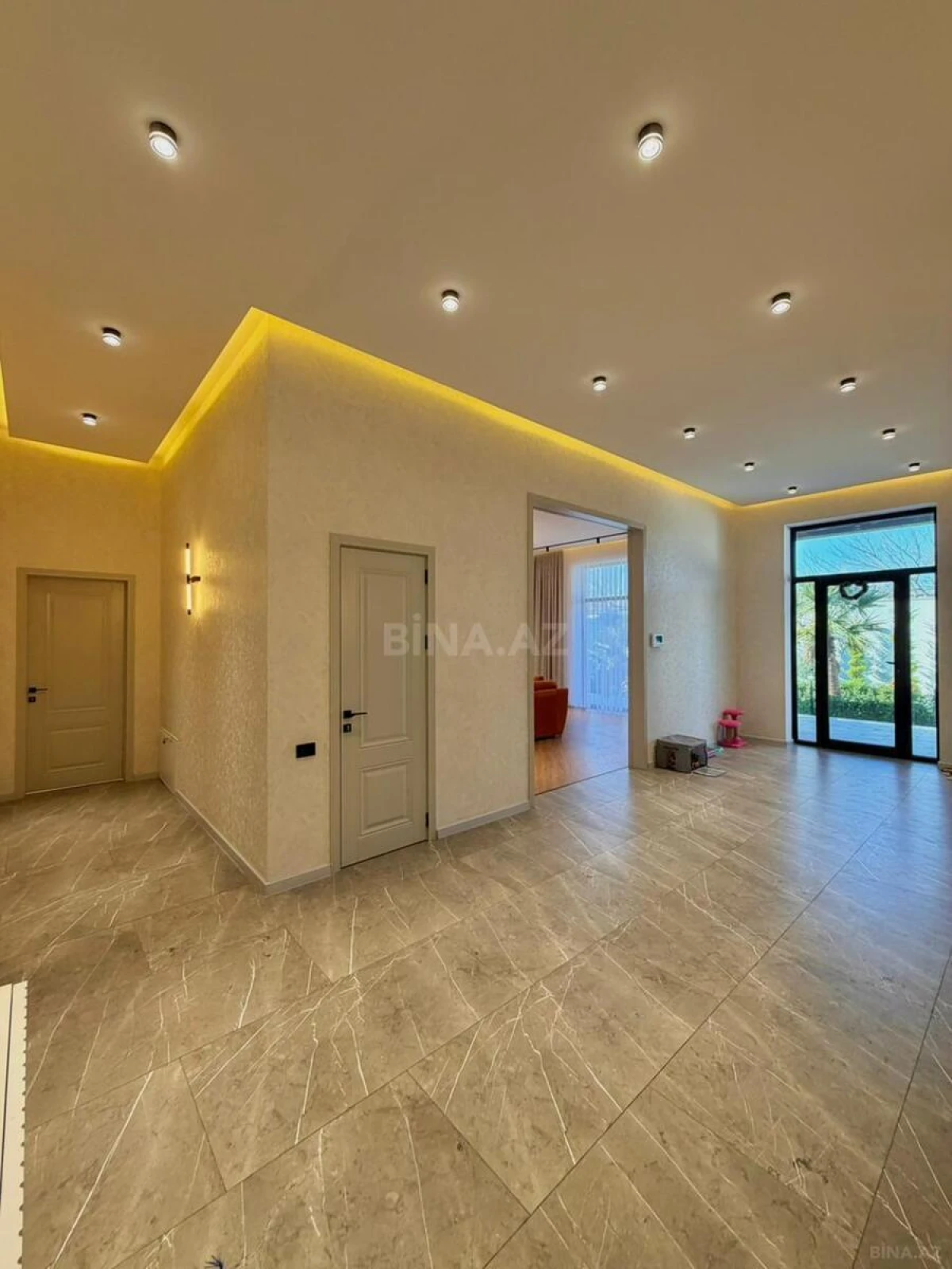 Satılır 5 otaqlı həyət evi 230 m²