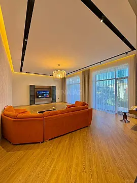 Satılır 5 otaqlı həyət evi 230 m²