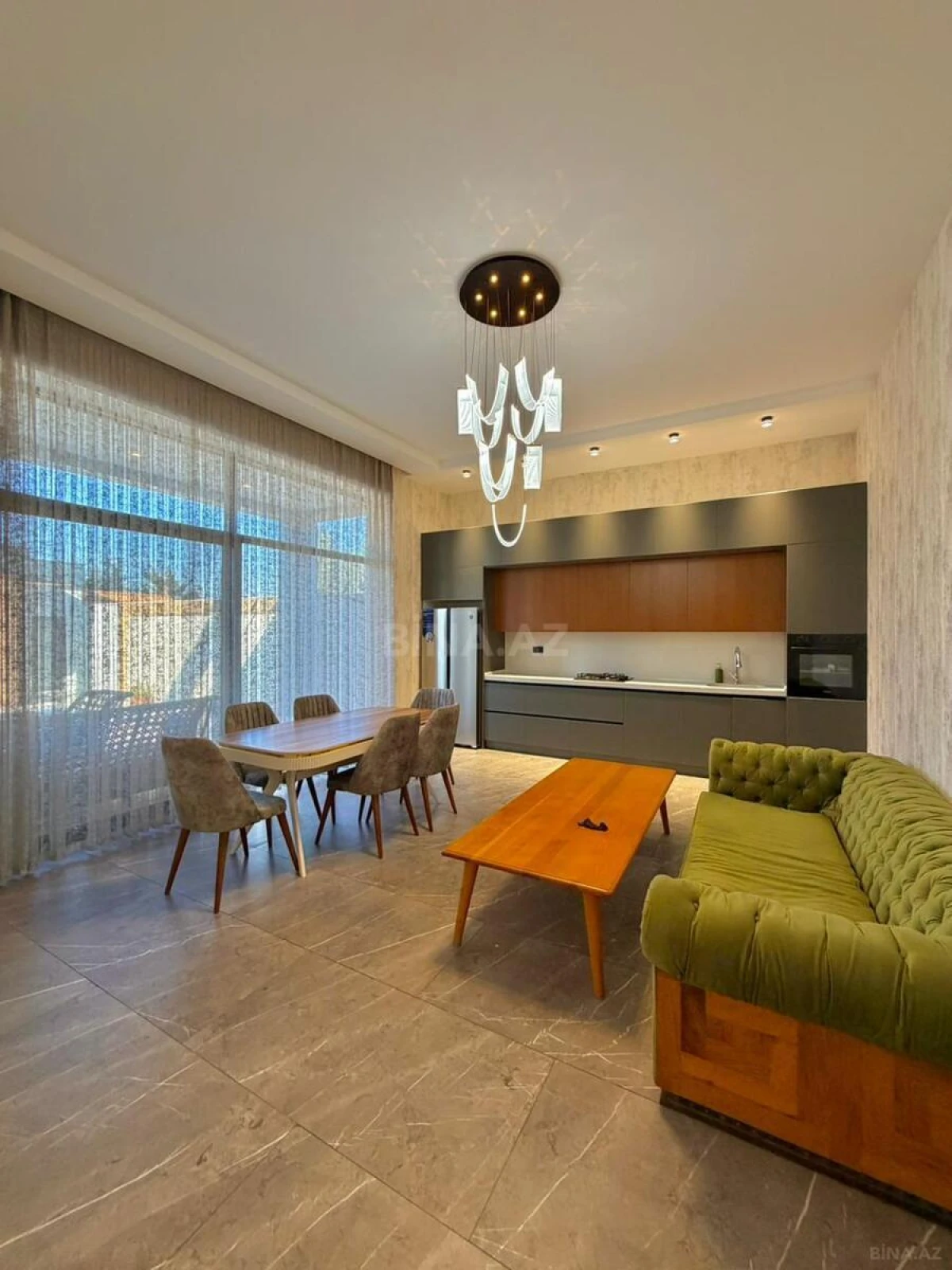 Satılır 5 otaqlı həyət evi 230 m²