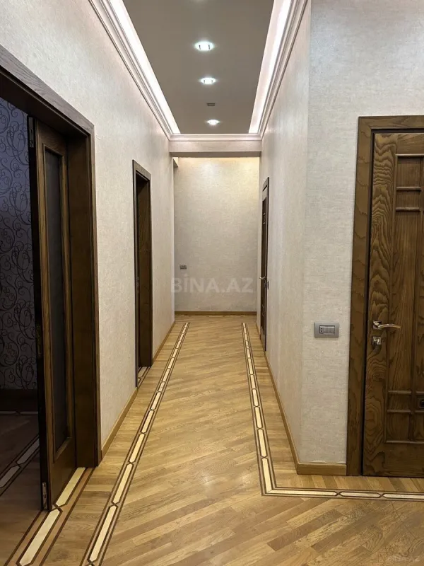 Satılır 3 otaqlı mənzil 138 m²