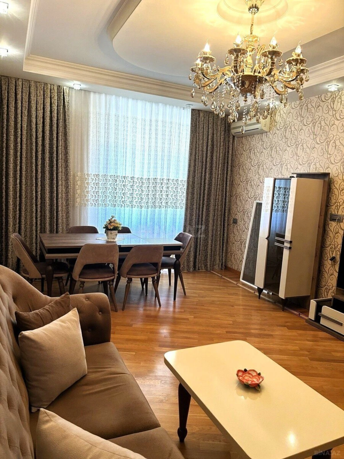 Satılır 3 otaqlı mənzil 138 m²