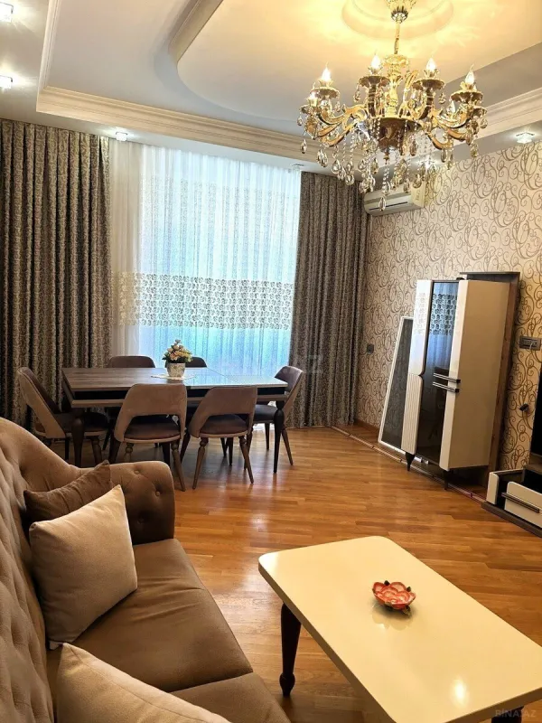 Satılır 3 otaqlı mənzil 138 m²