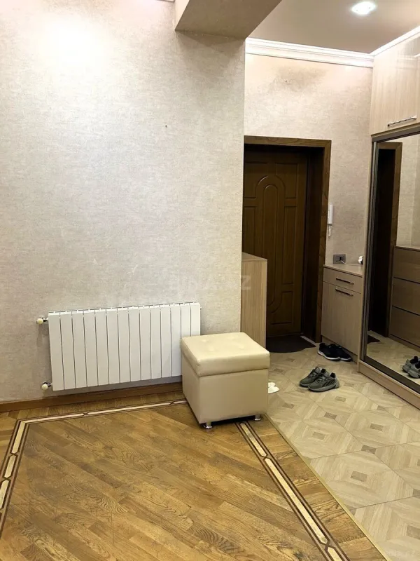 Satılır 3 otaqlı mənzil 138 m²