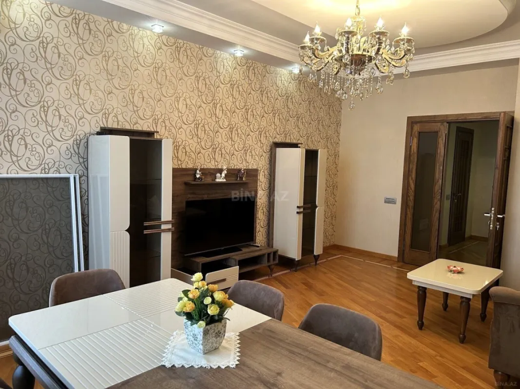 Satılır 3 otaqlı mənzil 138 m²