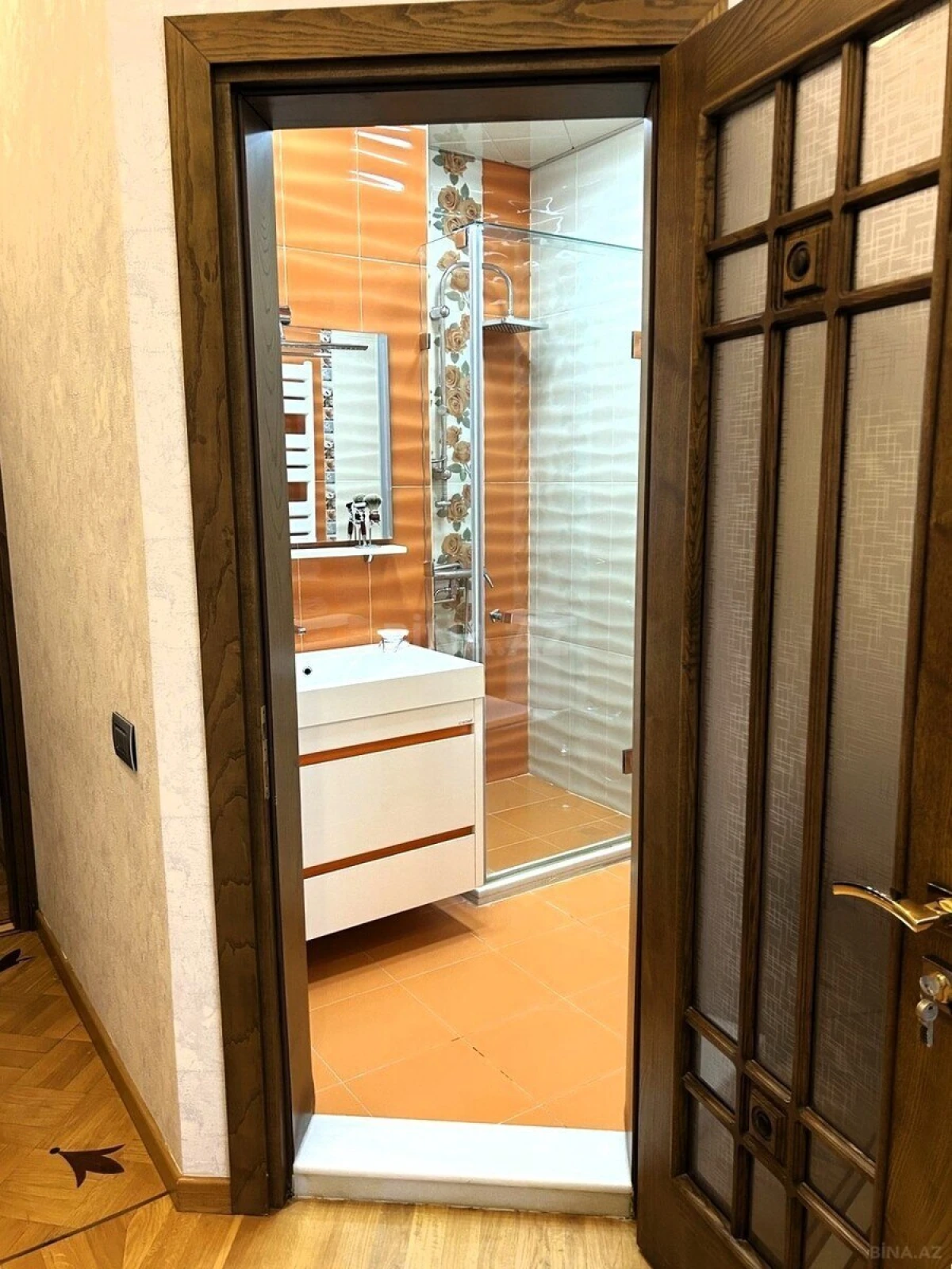 Satılır 3 otaqlı mənzil 138 m²