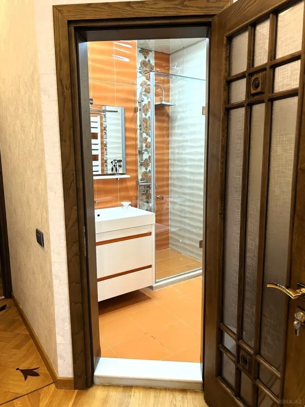 Satılır 3 otaqlı mənzil 138 m²