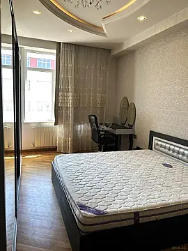 Satılır 3 otaqlı mənzil 138 m²