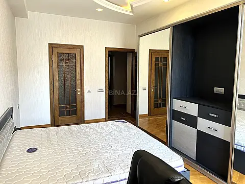 Satılır 3 otaqlı mənzil 138 m²