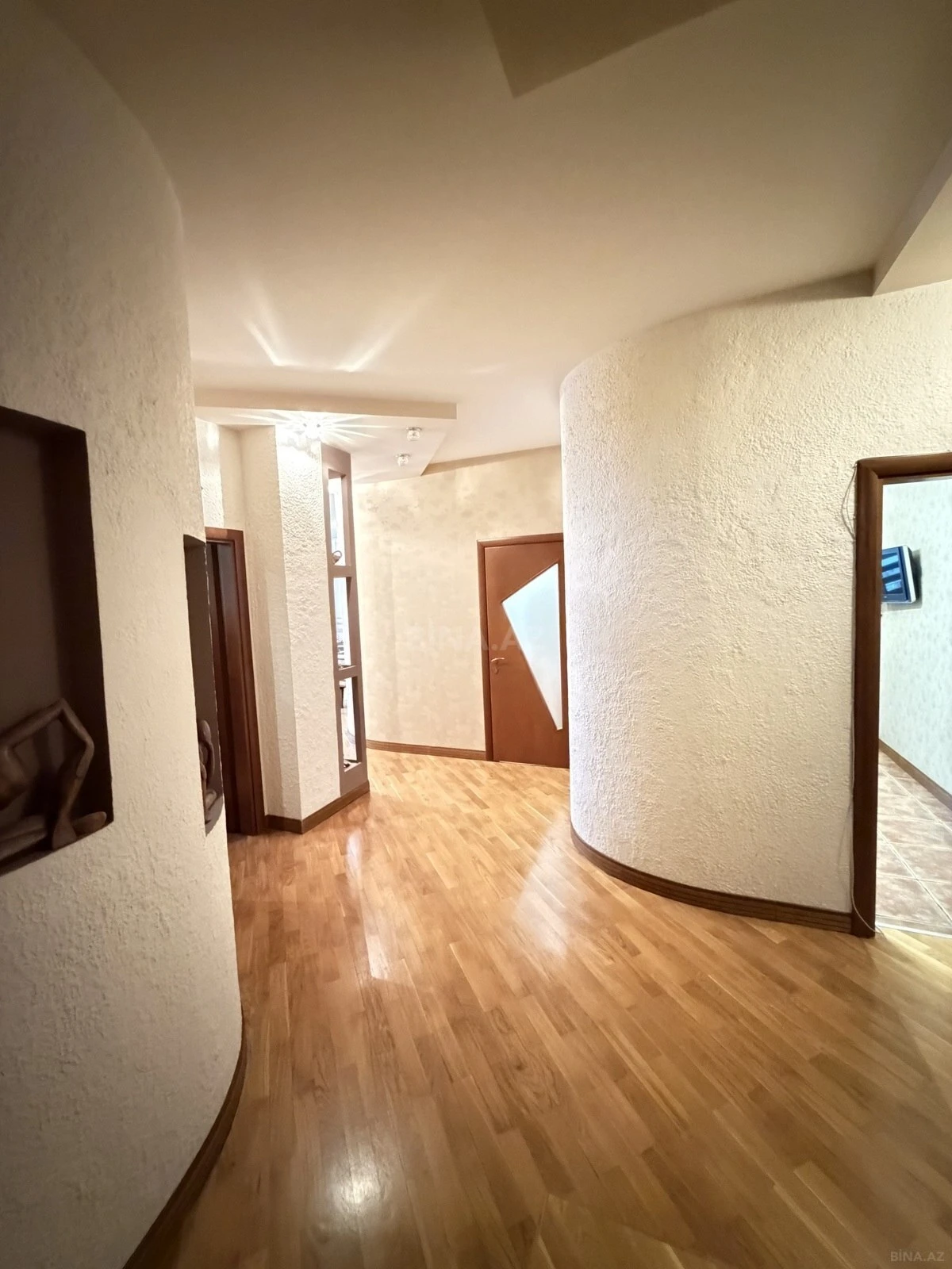 Satılır 3 otaqlı mənzil 108 m²