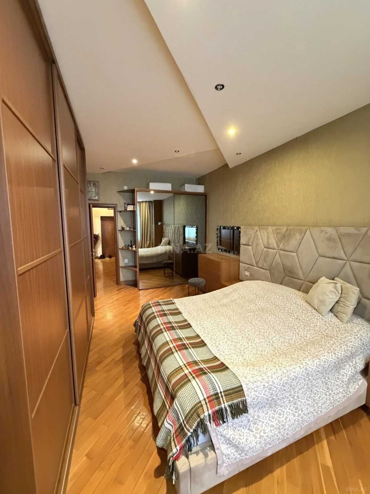 Satılır 3 otaqlı mənzil 108 m²