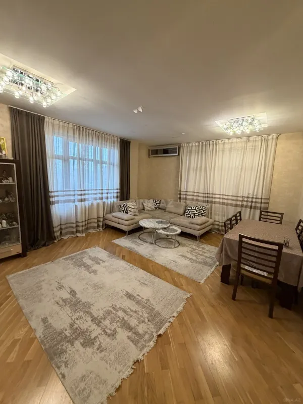 Satılır 3 otaqlı mənzil 108 m²