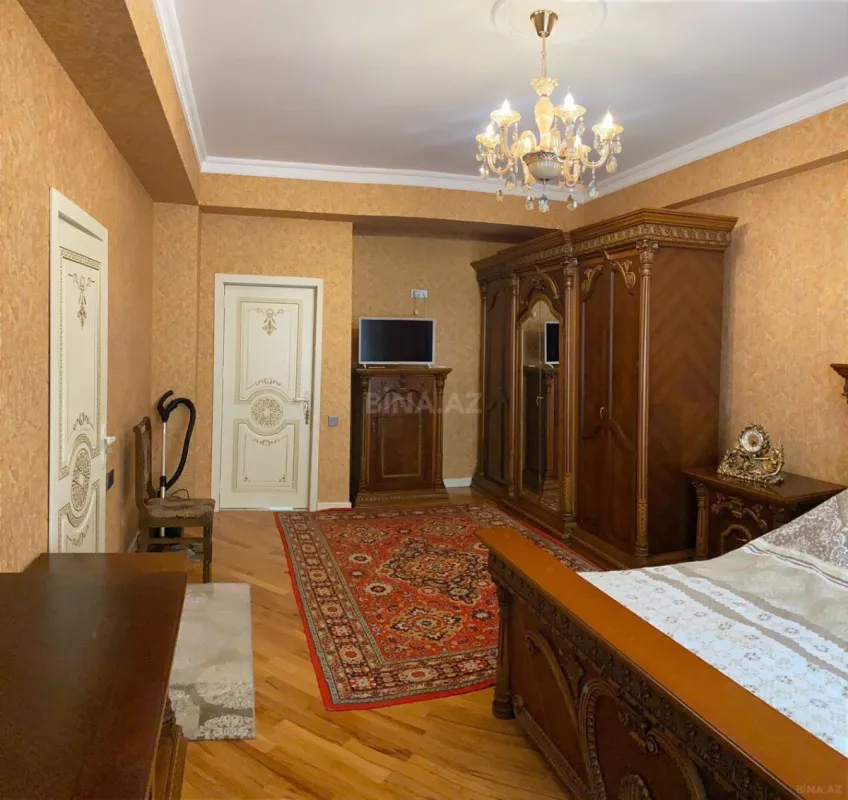 Satılır 4 otaqlı mənzil 150 m²