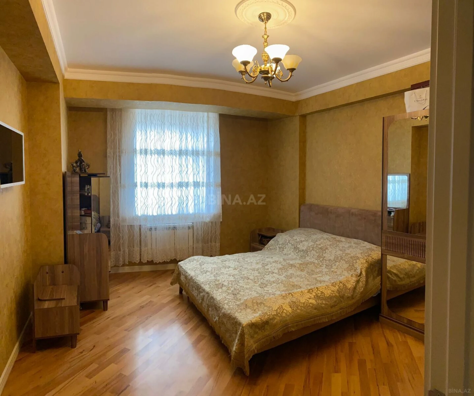 Satılır 4 otaqlı mənzil 150 m²