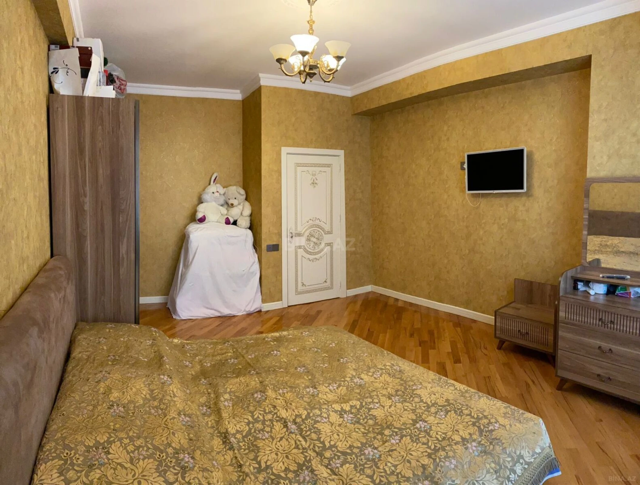 Satılır 4 otaqlı mənzil 150 m²