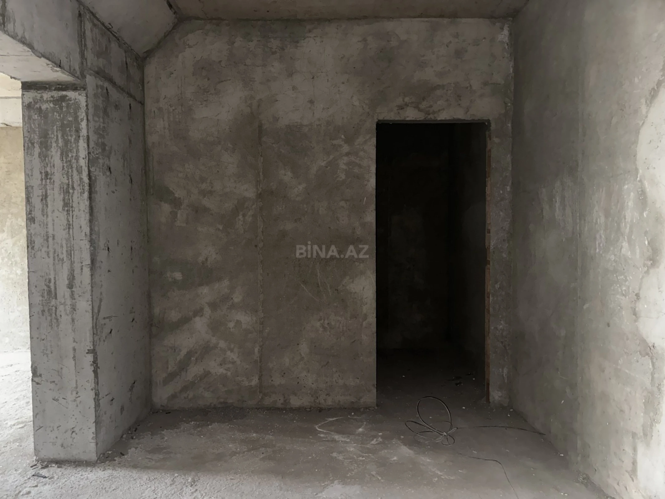 Satılır 2 otaqlı mənzil 76.5 m²