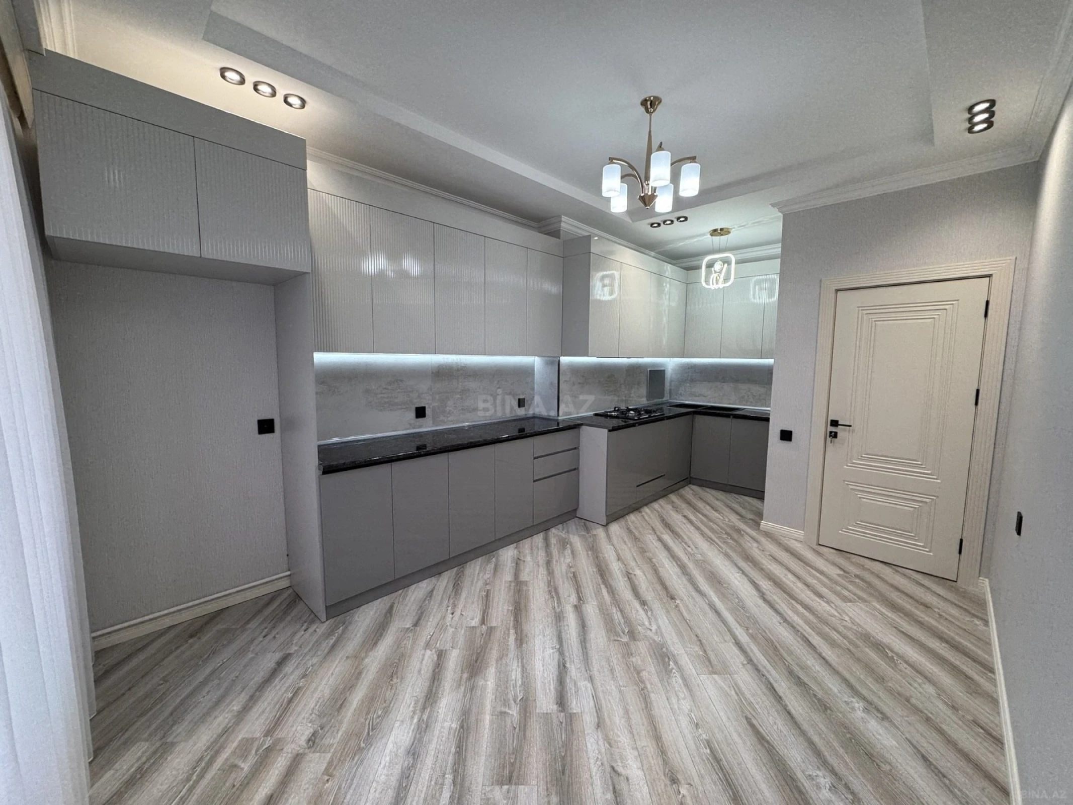 Satılır 3 otaqlı mənzil 98 m²