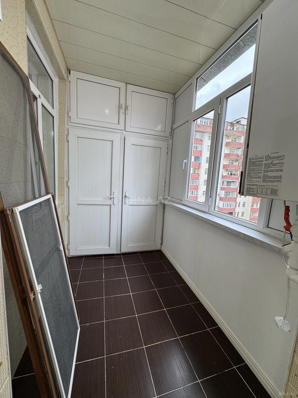 Satılır 3 otaqlı mənzil 98 m²