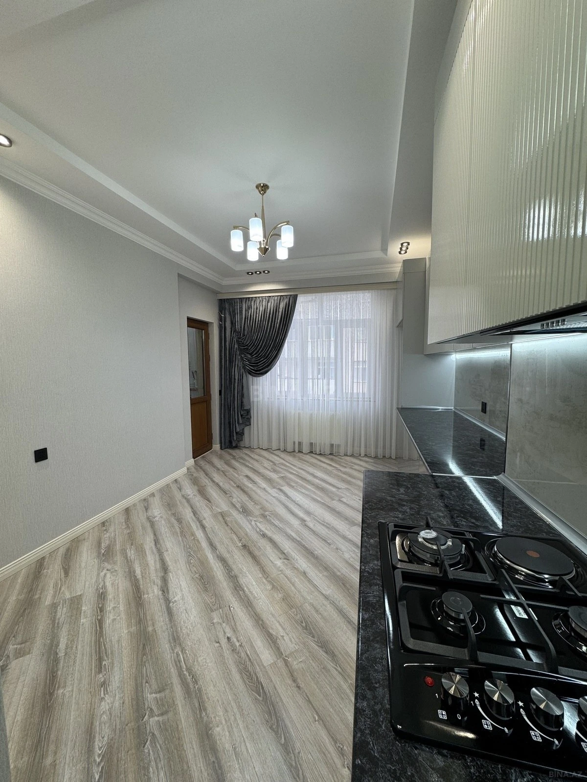 Satılır 3 otaqlı mənzil 98 m²
