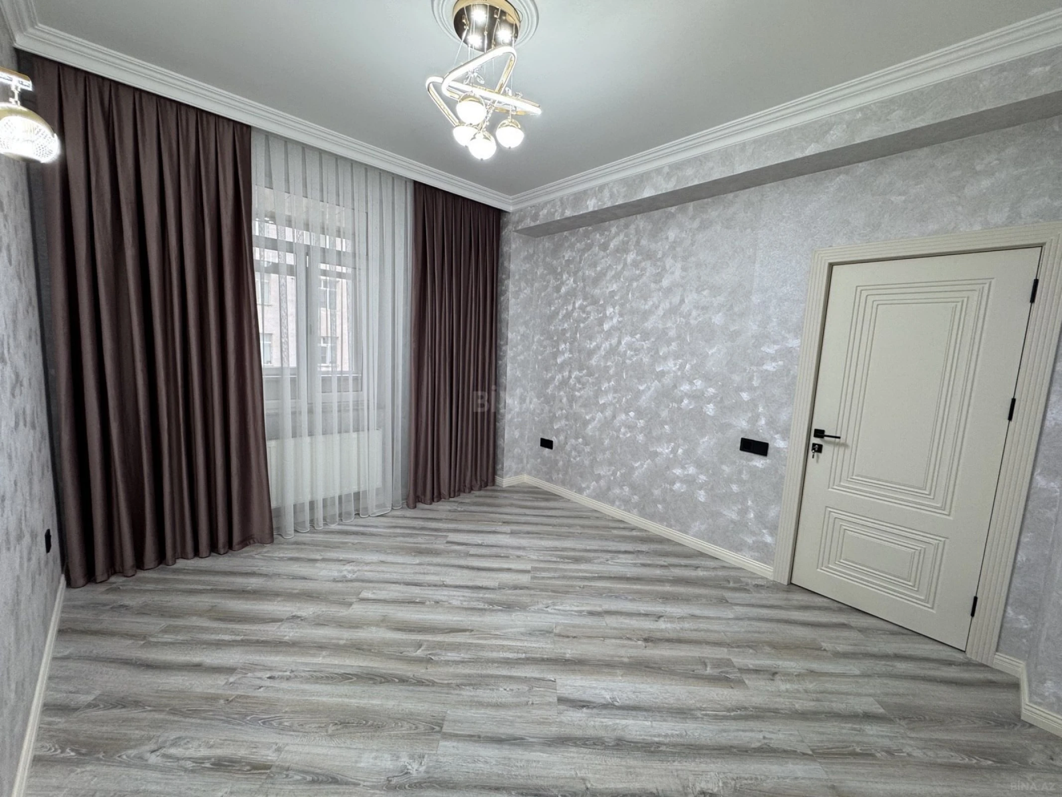 Satılır 3 otaqlı mənzil 98 m²