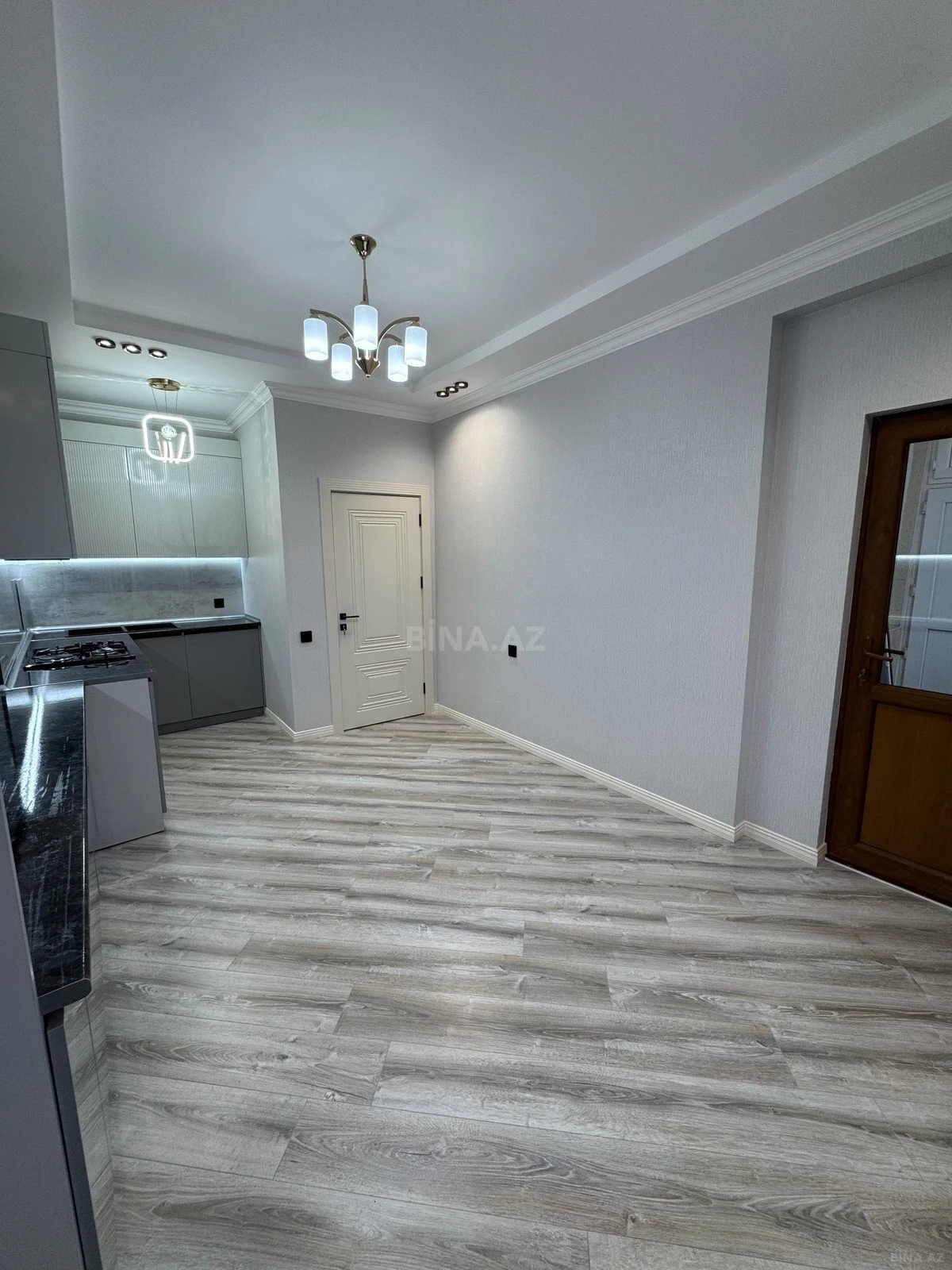 Satılır 3 otaqlı mənzil 98 m²