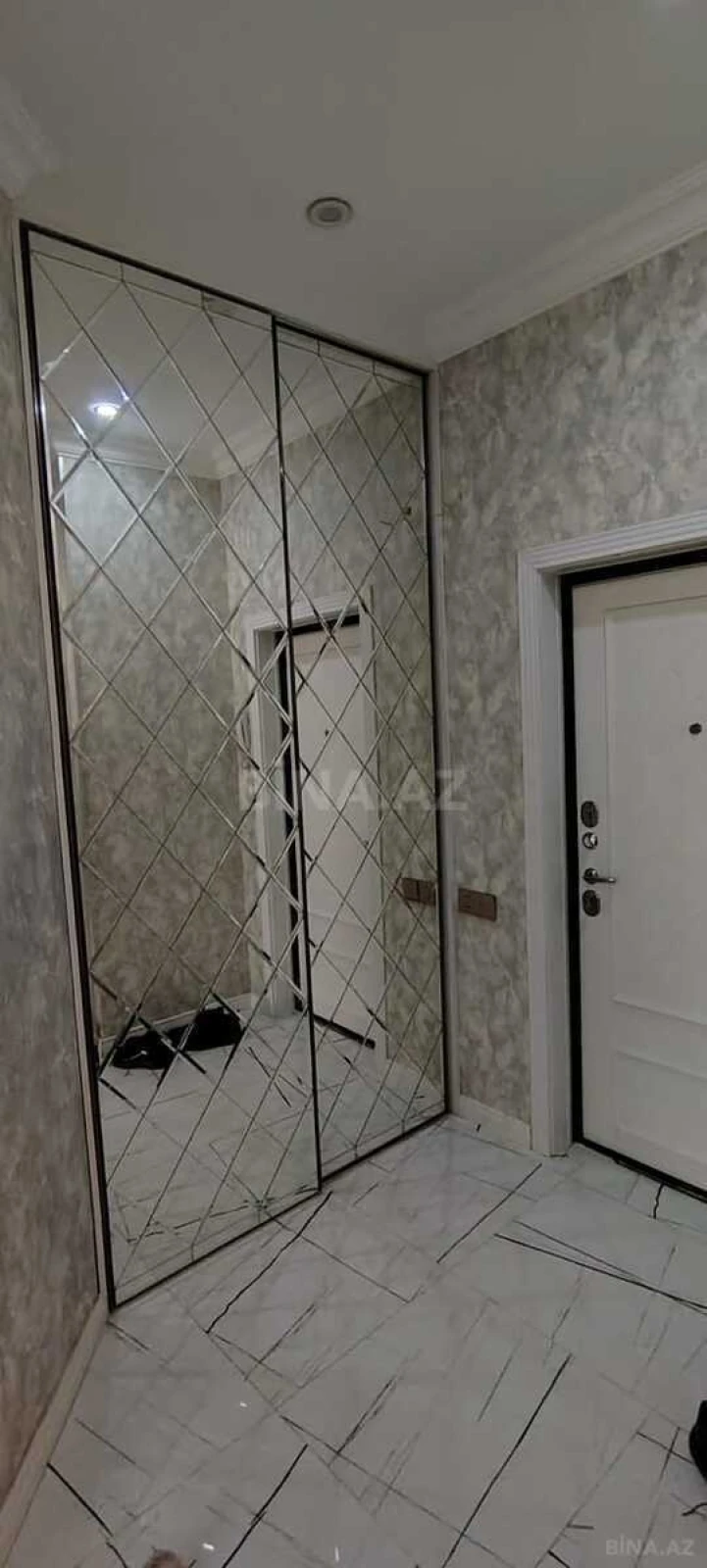 Satılır 2 otaqlı mənzil 72 m²