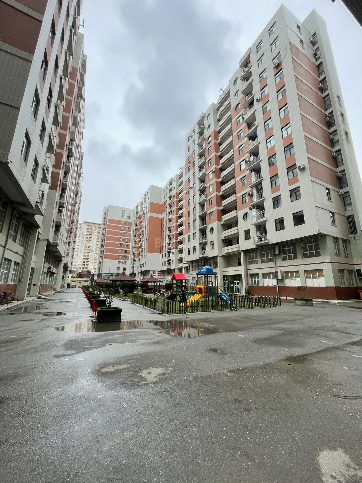 Satılır 3 otaqlı mənzil 110 m²