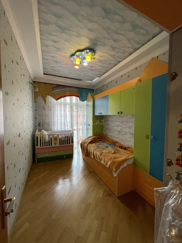 Satılır 3 otaqlı mənzil 110 m²