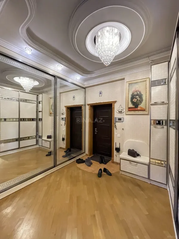 Satılır 3 otaqlı mənzil 110 m²