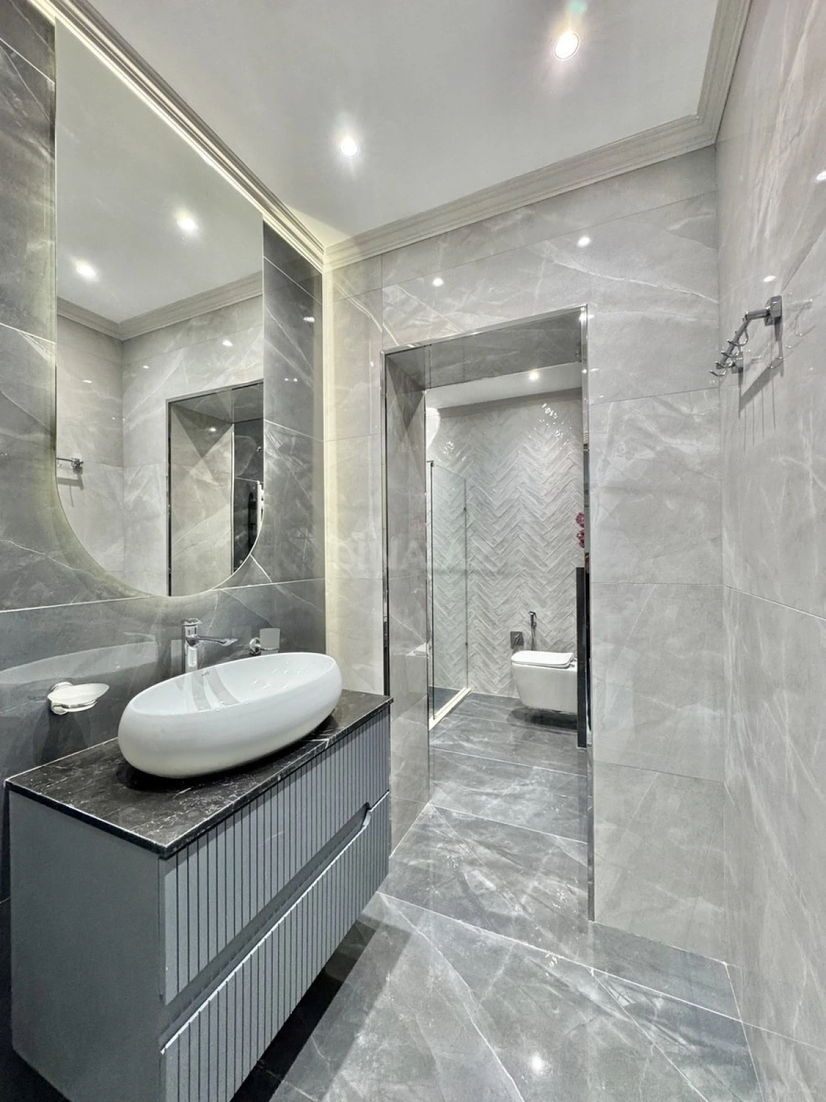 Satılır 2 otaqlı mənzil 68 m²