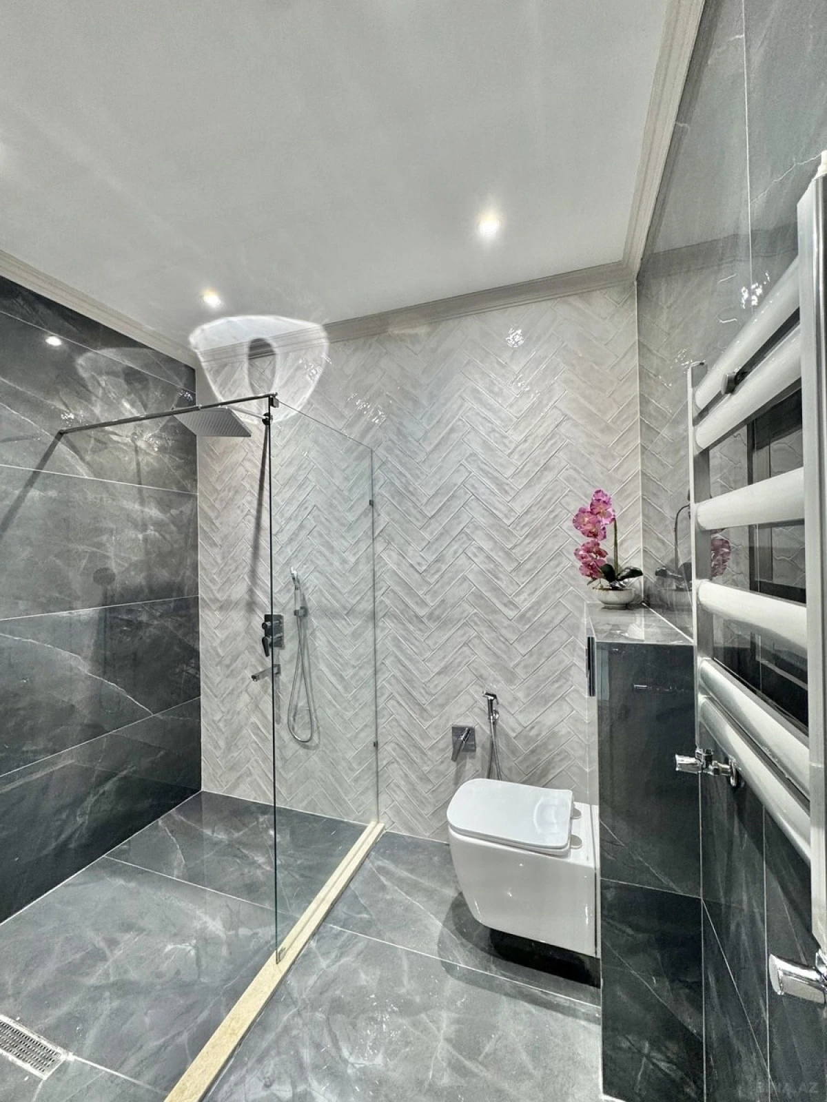 Satılır 2 otaqlı mənzil 68 m²