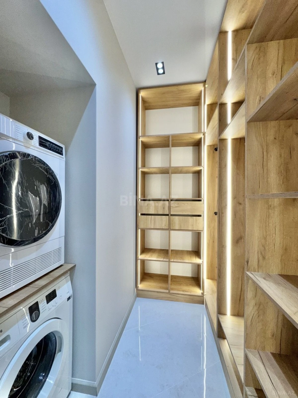 Satılır 2 otaqlı mənzil 68 m²