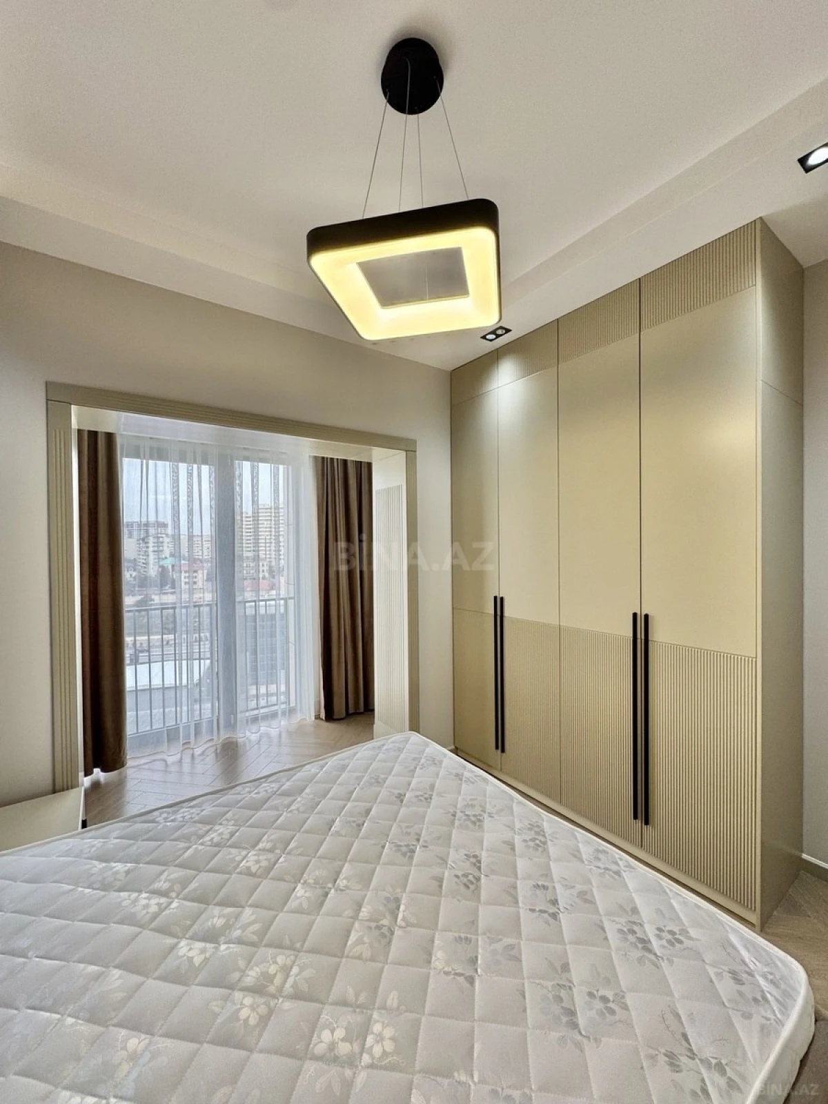 Satılır 2 otaqlı mənzil 68 m²
