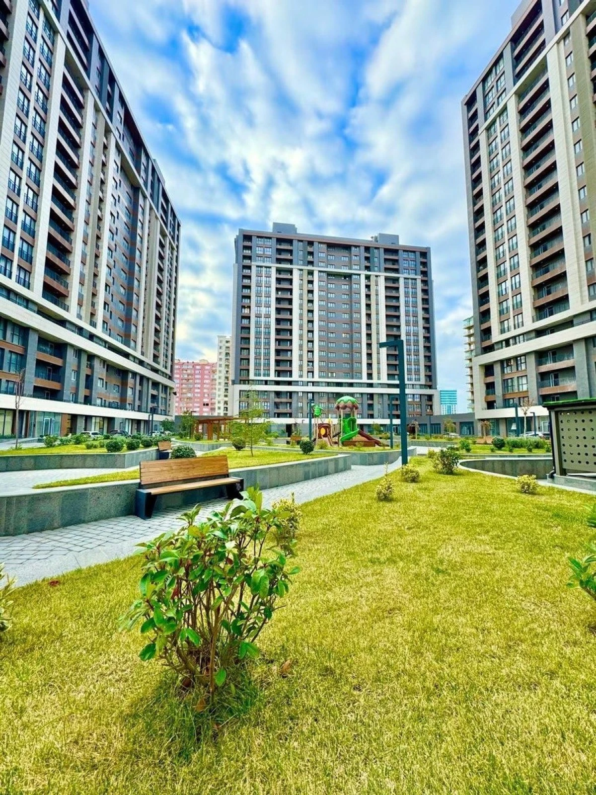 Satılır 2 otaqlı mənzil 68 m²