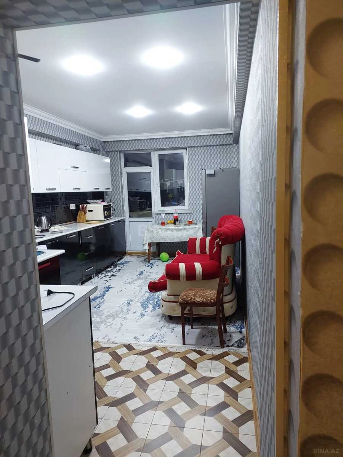 Satılır 3 otaqlı mənzil 134 m²