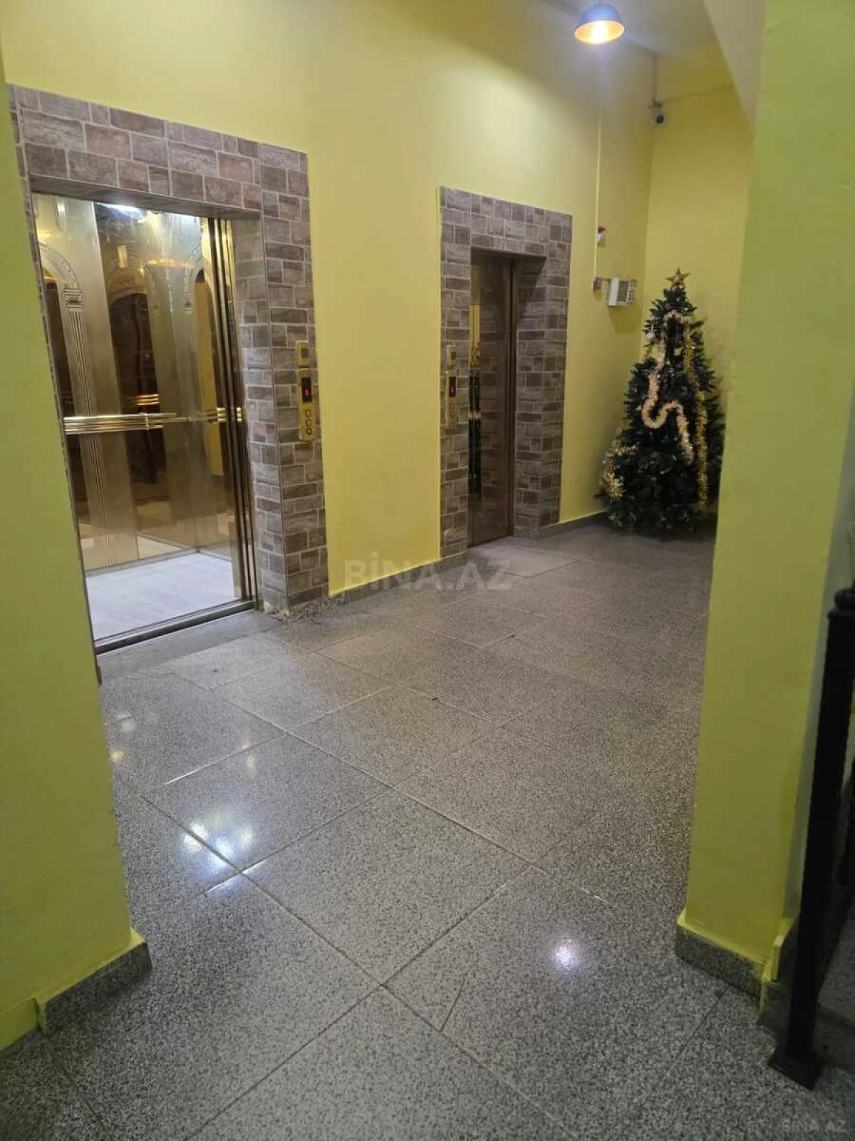 Satılır 3 otaqlı mənzil 134 m²