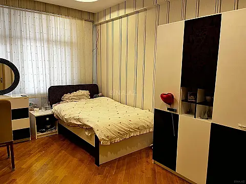 Satılır 4 otaqlı mənzil 120 m²