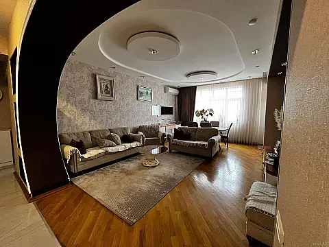 Satılır 4 otaqlı mənzil 120 m²