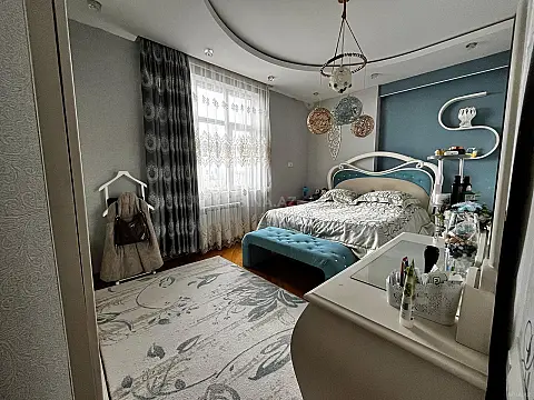 Satılır 4 otaqlı mənzil 120 m²