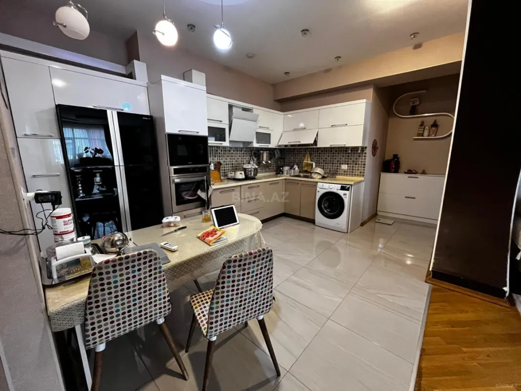 Satılır 4 otaqlı mənzil 120 m²