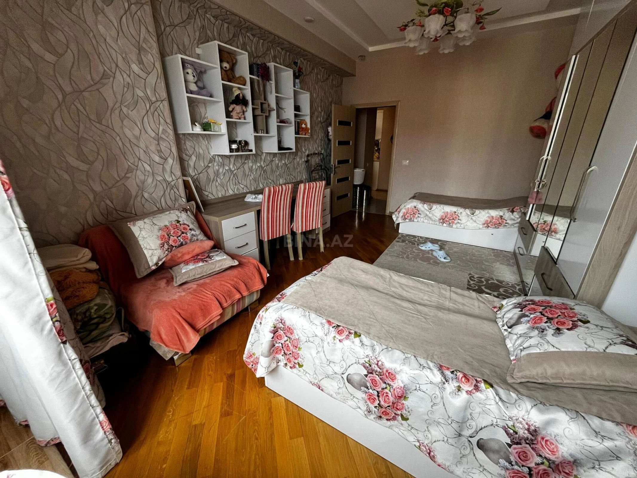 Satılır 4 otaqlı mənzil 120 m²