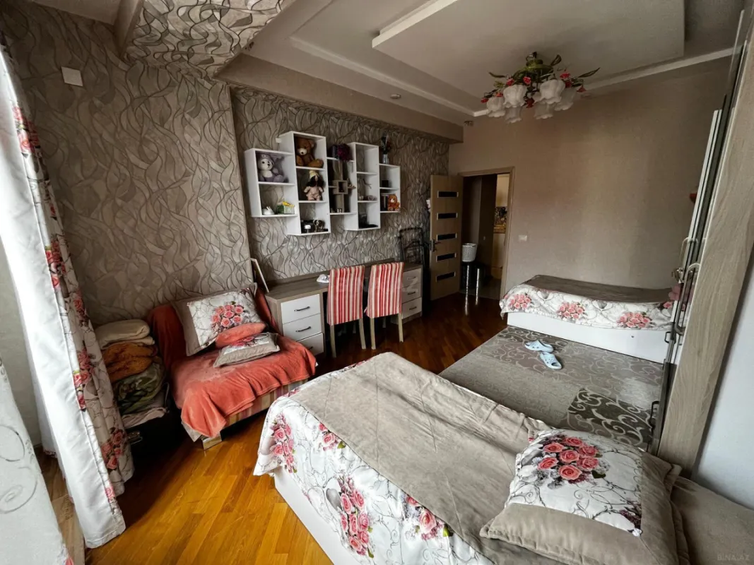Satılır 4 otaqlı mənzil 120 m²